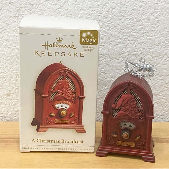 2006 Hallmark Keepsake A Christmas Broadcast Magic Sound Music Light Ornament - Picture 1 of 13